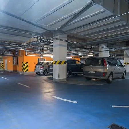 アパート Quest On Grzybowska